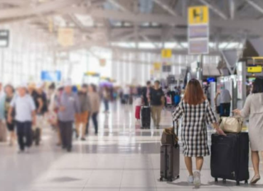 Companhia aérea deverá remarcar a data de viagem ou devolver o dinheiro das passagens de dois idosos que iriam viajar para os Estados Unidos.