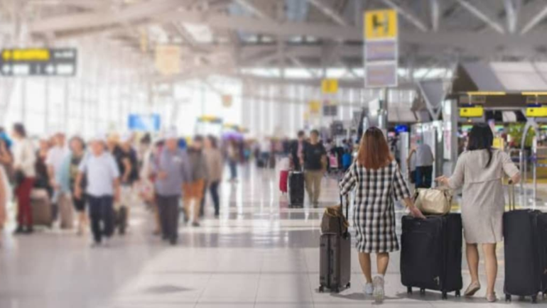 Companhia aérea deverá remarcar a data de viagem ou devolver o dinheiro das passagens de dois idosos que iriam viajar para os Estados Unidos.