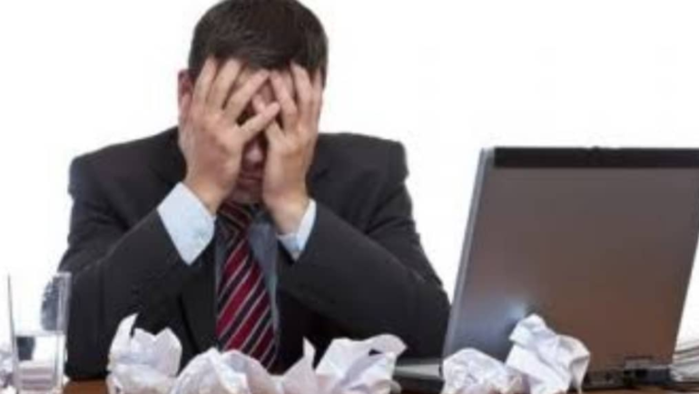 Empresa do ramo frigorífico é condenada a pagar mais de R$ 378 mil como indenização por dispensar representante comercial autônomo que apresentava quadro de depressão e ansiedade.